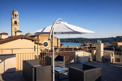 Day, Natural landscape, Solarium, View (from property/room), Balcony/Terrace, City view, Lake view, Landmark view, Mountain view