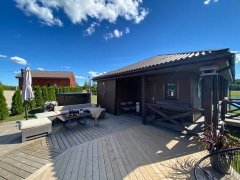 Hot Tub, Sauna, Balcony/Terrace