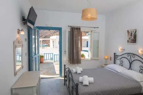 KAMARADO STUDIOS Hotel in Milos