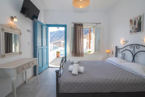 KAMARADO STUDIOS Hotel in Milos