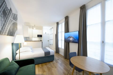 Photo of the whole room, Dining area