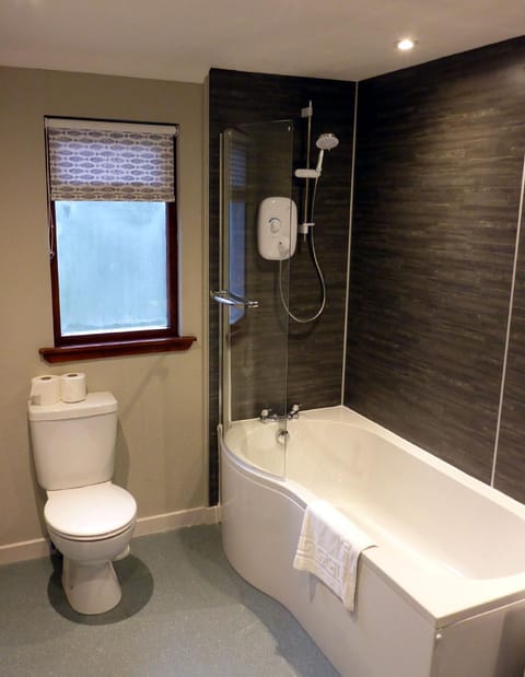 Oak Tree Lodge House in Scotland