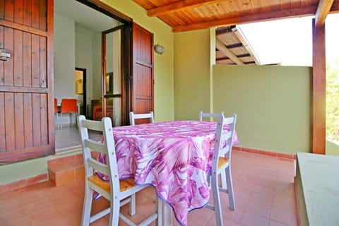 Patio, Dining area