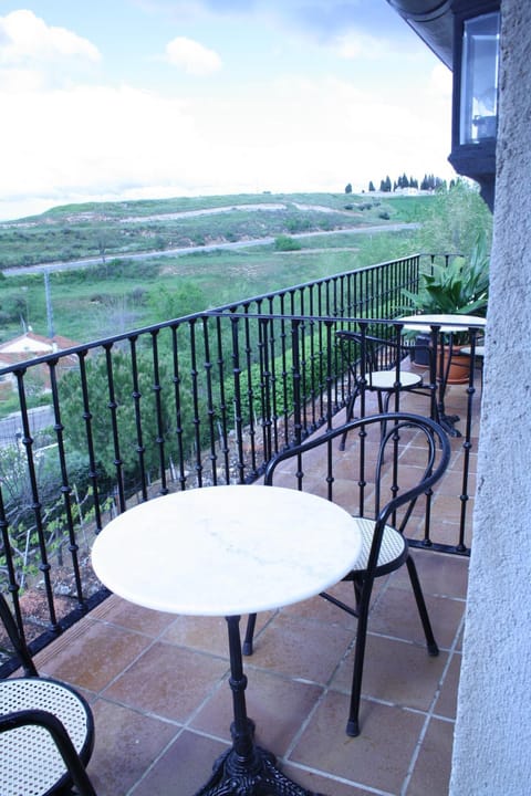 View (from property/room), Balcony/Terrace, Landmark view, Mountain view