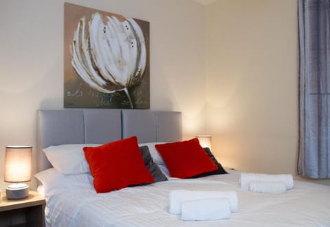 Carvetii - Fox House - 1st floor flat sleeps up to 8 Apartment in Dunfermline