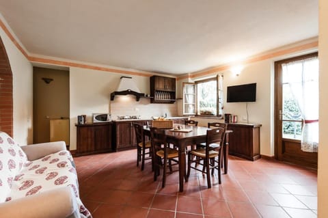 3 bedrooms appartement with shared pool enclosed garden and wifi at Montecarlo Copropriété in Capannori