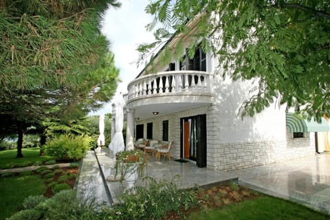 Facade/entrance, Balcony/Terrace