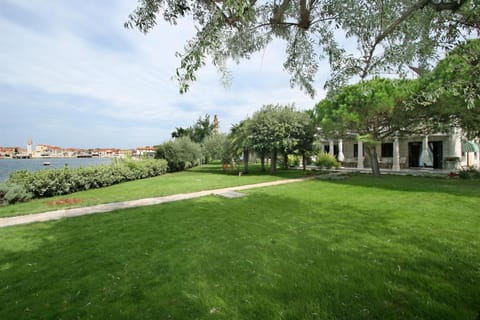 Facade/entrance, View (from property/room)