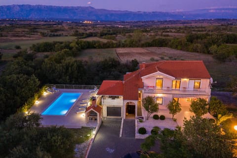 Bird's eye view, Mountain view, Pool view