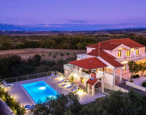 Bird's eye view, Pool view