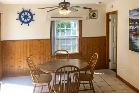 3 Bed 1 Bath Vacation home in West Yarmouth Haus in West Yarmouth