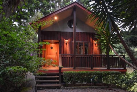 Cottage In The Woods - Formerly King Ludwigs Cottage House in Maleny