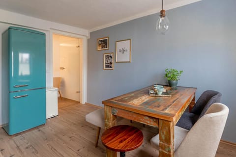 Kitchen or kitchenette, Photo of the whole room, Dining area