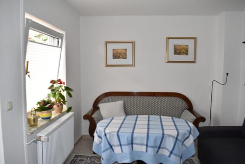 Living room, Photo of the whole room, Decorative detail, Seating area