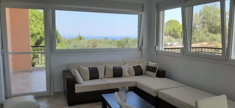 Chris Lux House in Halkidiki