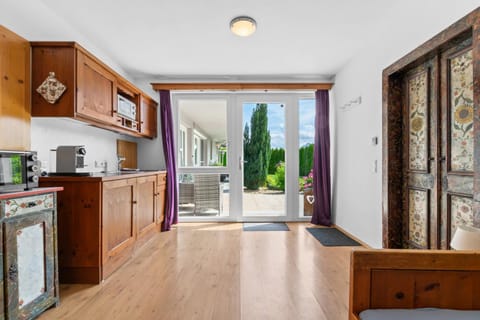 Kitchen or kitchenette, pet friendly, stove