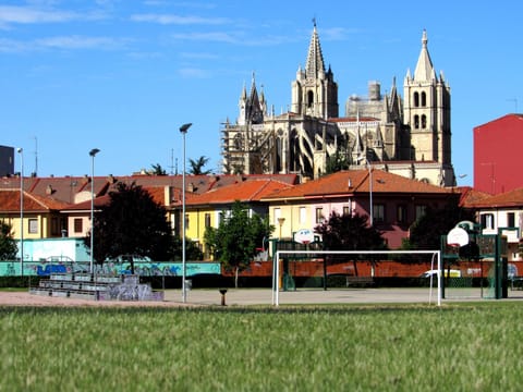 Nearby landmark, Off site, Neighbourhood, Children play ground, Table tennis, Sports