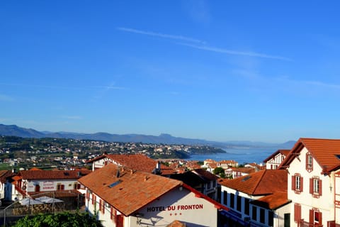 Day, Neighbourhood, Mountain view