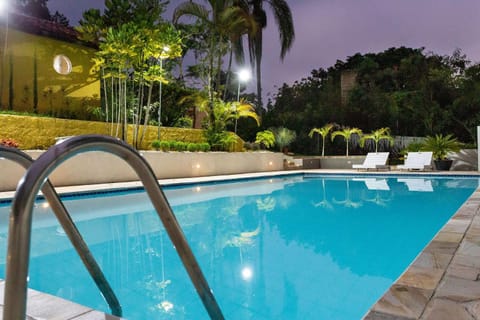 Casa ampla c/ piscina e churrasqueira em Guararema House in Mogi das Cruzes