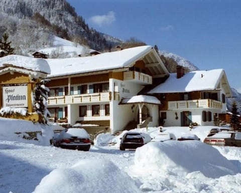 Property building, Winter, Parking