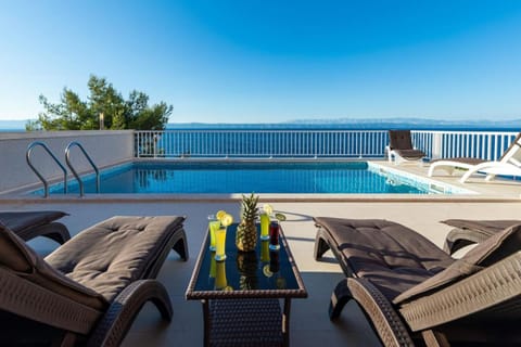 Balcony/Terrace, Swimming pool