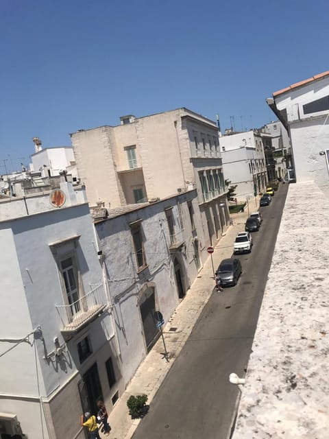 Property building, Day, Neighbourhood, City view, Street view, Parking