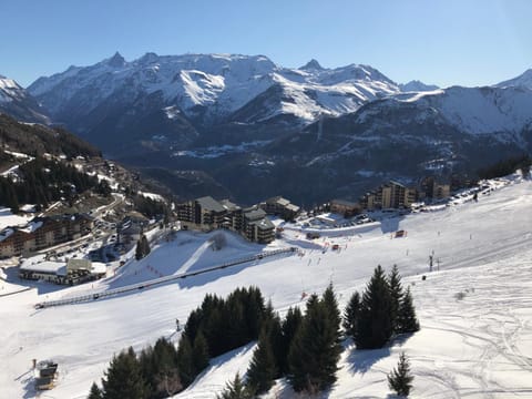 Day, People, Natural landscape, Winter, Skiing, Mountain view, group of guests