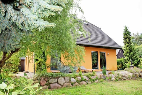 Property building, Facade/entrance, Garden