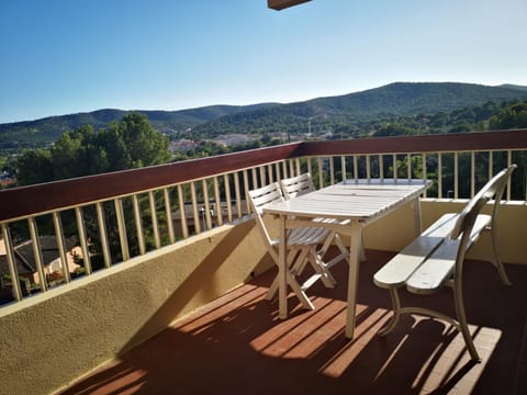 Facade/entrance, Balcony/Terrace, Living room, Dining area