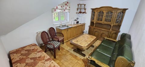 Kitchen or kitchenette, Seating area