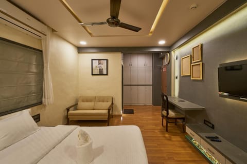 Tranquil La Casa Hotel in Pune