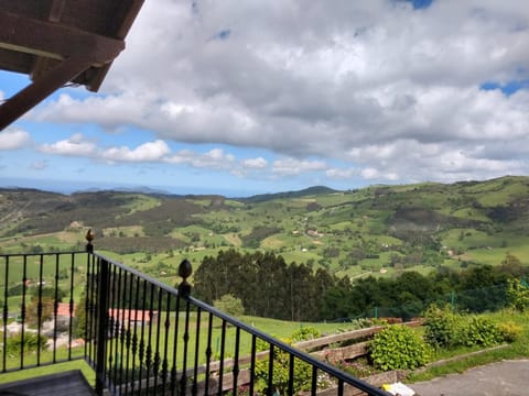 Balcony/Terrace, Mountain view