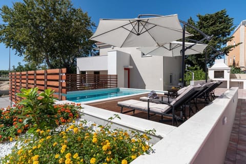 Swimming pool, Swimming pool
