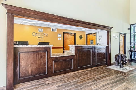 La Casa Inn & Suites-Middleboro Hôtel in Lakeville