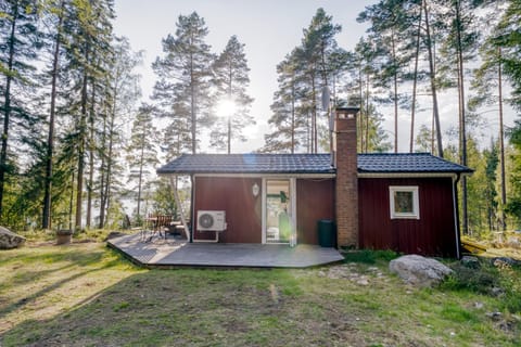 Lake cottage near Isaberg Nature lodge in Västra Götaland County