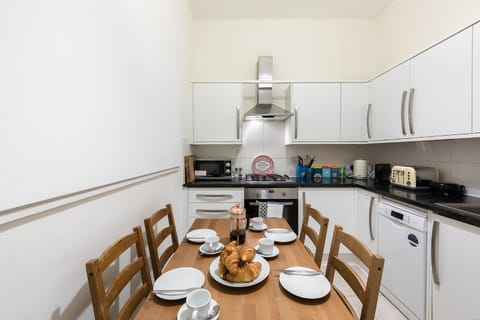 Heart of Ealing Apartment with Garden Condo in London Borough of Ealing