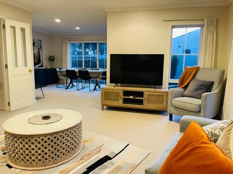 TAURANGA CITY CBD 5TH AVE Elegant Entire Home Maison in Tauranga