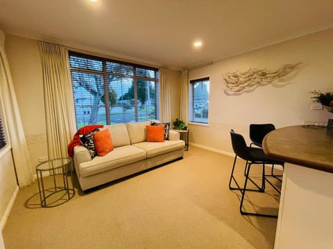 TAURANGA CITY CBD 5TH AVE Elegant Entire Home Maison in Tauranga