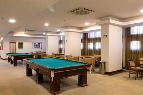 Billiard, Game Room