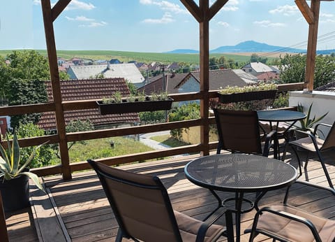 Balcony/Terrace, Mountain view