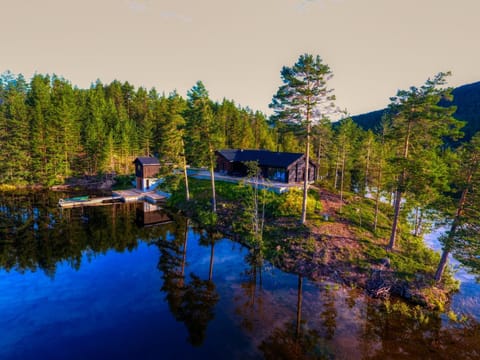 Property building, Bird's eye view, Lake view, Landmark view