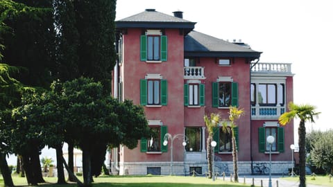 Facade/entrance, Garden