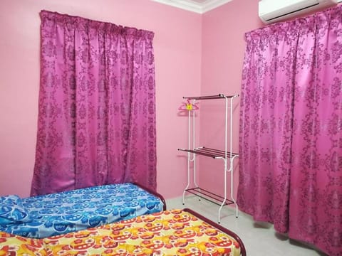 HOMESTAY DAMAI YUSMILA Bed and Breakfast in Terengganu, Malaysia