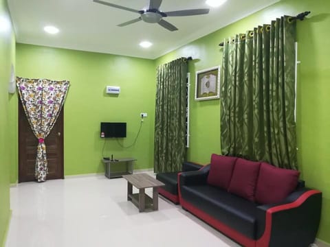 HOMESTAY DAMAI YUSMILA Bed and Breakfast in Terengganu, Malaysia