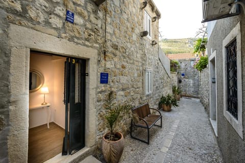 Patio, Facade/entrance, Day