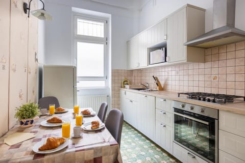 Dining area, kitchen