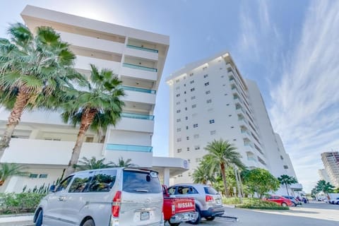 Beach Apartment - Marbella, Juan Dolio!! Getaway Offer!! Condo in Juan Dolio