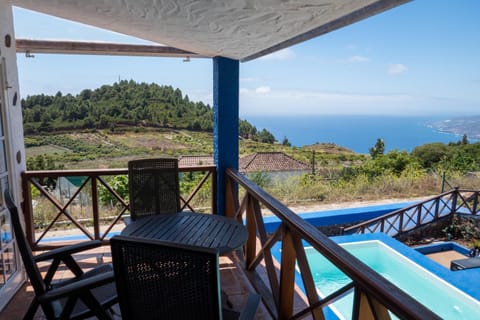 CASA ALBA, casa rústica en la colina con piscina-spa climatizada y vistas al mar House in La Palma