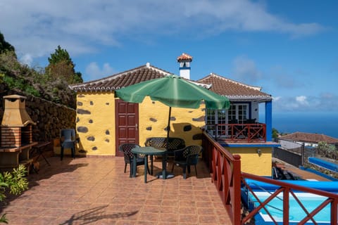 CASA ALBA, casa rústica en la colina con piscina-spa climatizada y vistas al mar House in La Palma