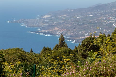 CASA ALBA, casa rústica en la colina con piscina-spa climatizada y vistas al mar House in La Palma